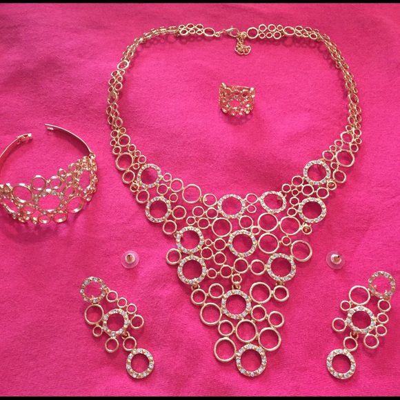 Jewelry - Beautiful 4 Piece Jewelry Set (NWOT)
